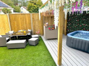 Stylish 3 bedroom seaside escape - newly renovated